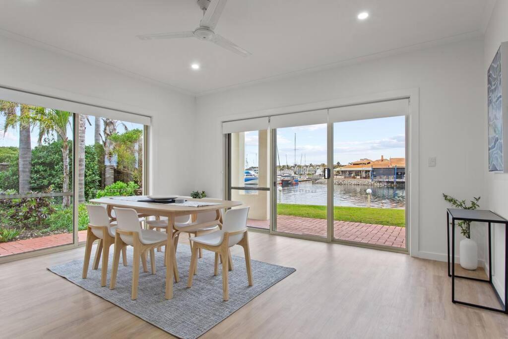 Ferienwohnung Waterfront Townhouse - Picturesque Marina Views Port Lincoln Exterior foto