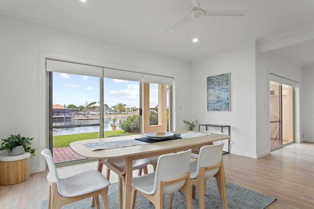 Ferienwohnung Waterfront Townhouse - Picturesque Marina Views Port Lincoln Exterior foto