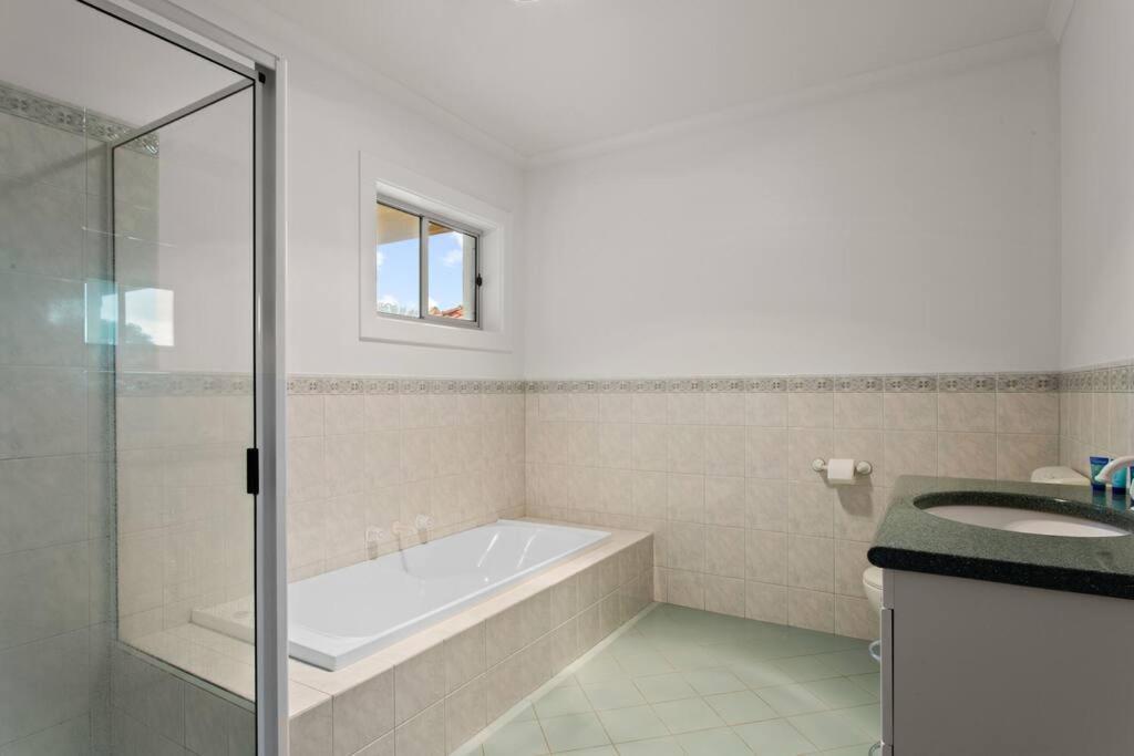 Ferienwohnung Waterfront Townhouse - Picturesque Marina Views Port Lincoln Exterior foto